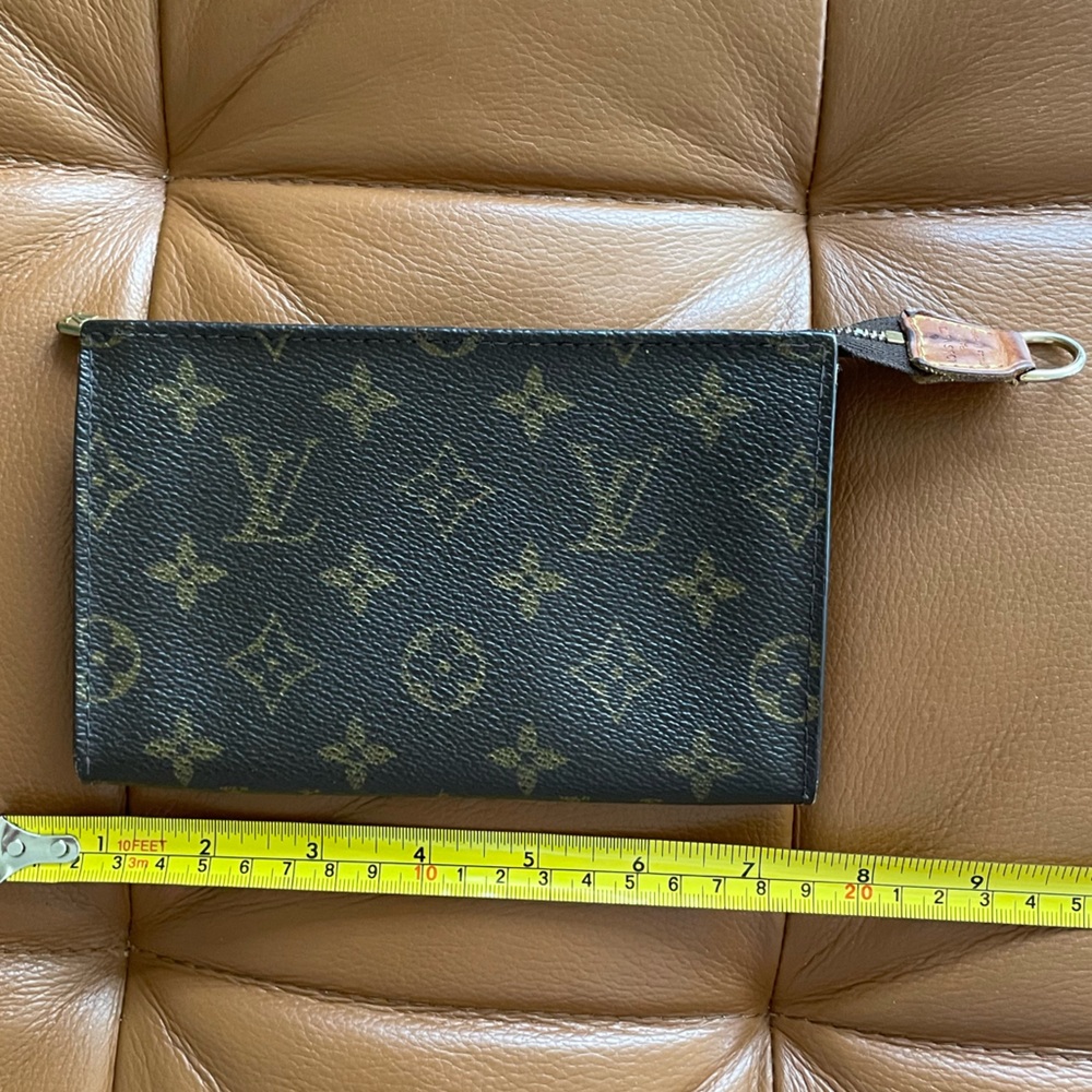 Authentic Louis Vuitton Toilette Pouch - Brown & Tan Traditional Monogram. - Picture 10 of 14